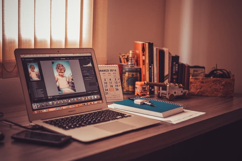 books-notebook-macbook-table