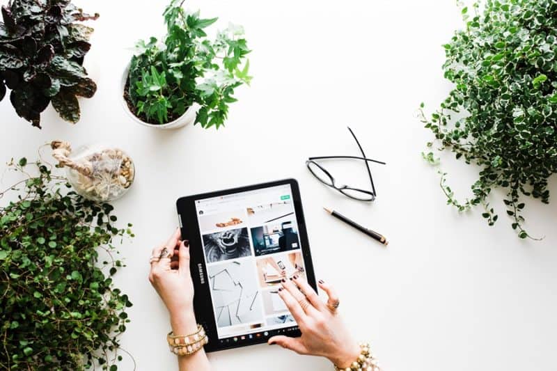 Woman using a table to find free stock photos