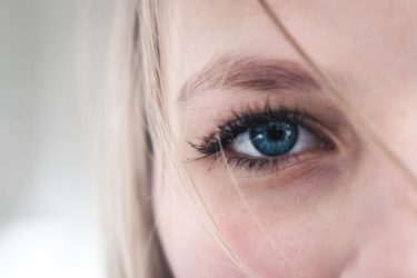 contact lens vs glasses