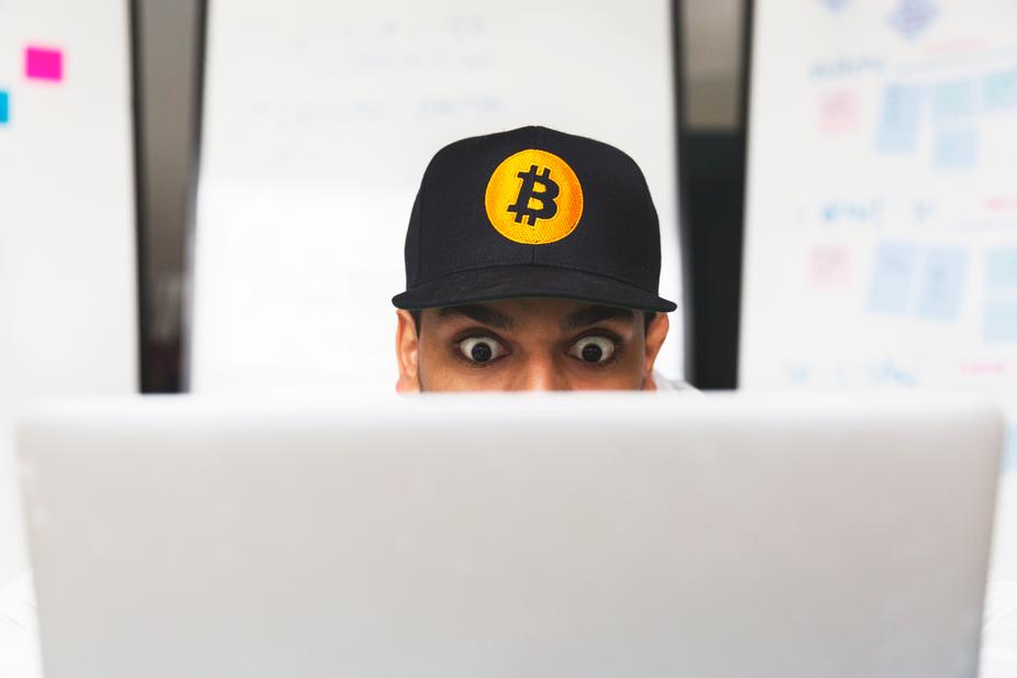 shocked-bitcoin-investor-on-laptop