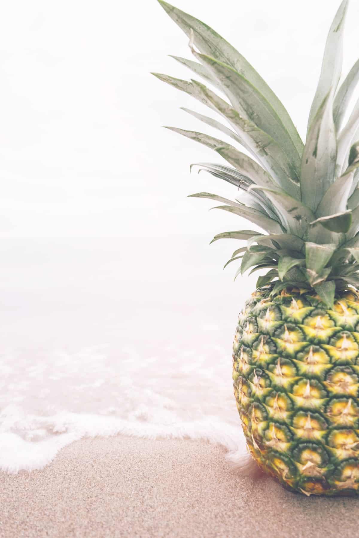 30 of the Sweetest Desktop and Smartphone Pineapple Wallpapers