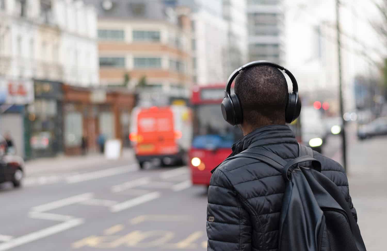 a guy listen on headphone