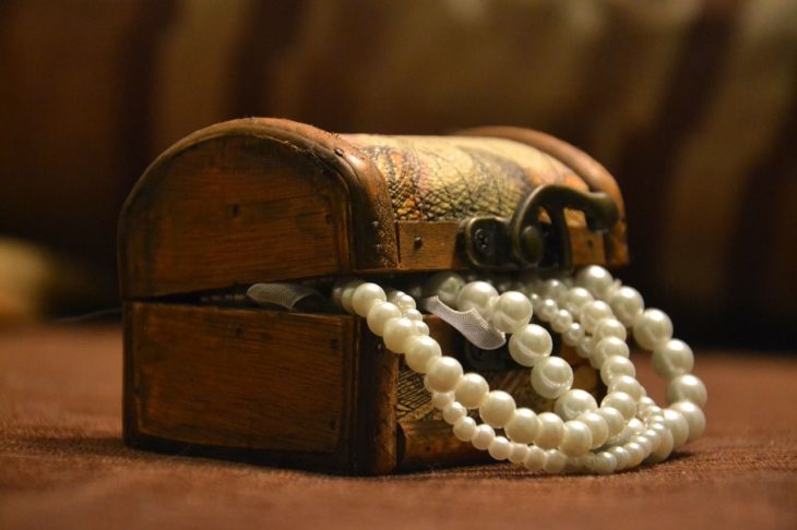 3 Ways to Reinvent Antiquated Jewelry and Make It Your Own