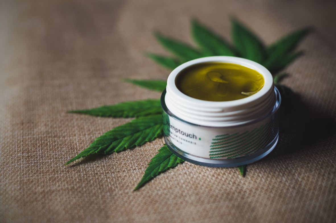Top Benefits of Using CBD-Based Skincare Products