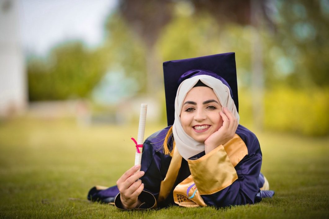 4 Tips To Help You Look Perfect On Graduation Day Inspirationfeed