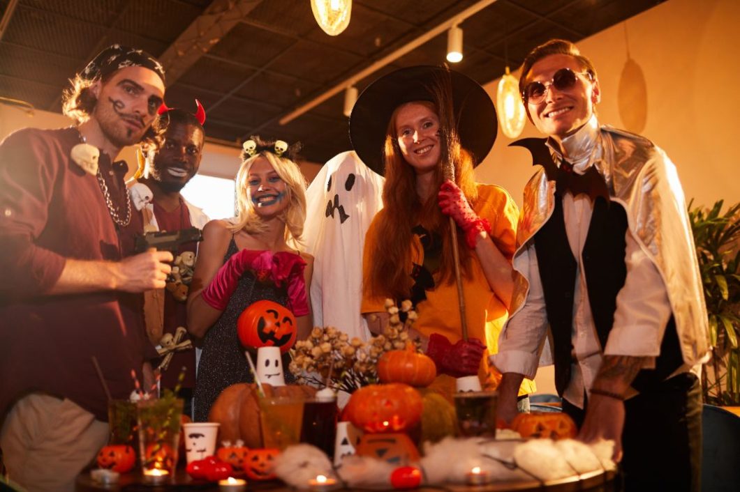 How to Throw a Perfectly Scary Halloween House Party | Inspirationfeed