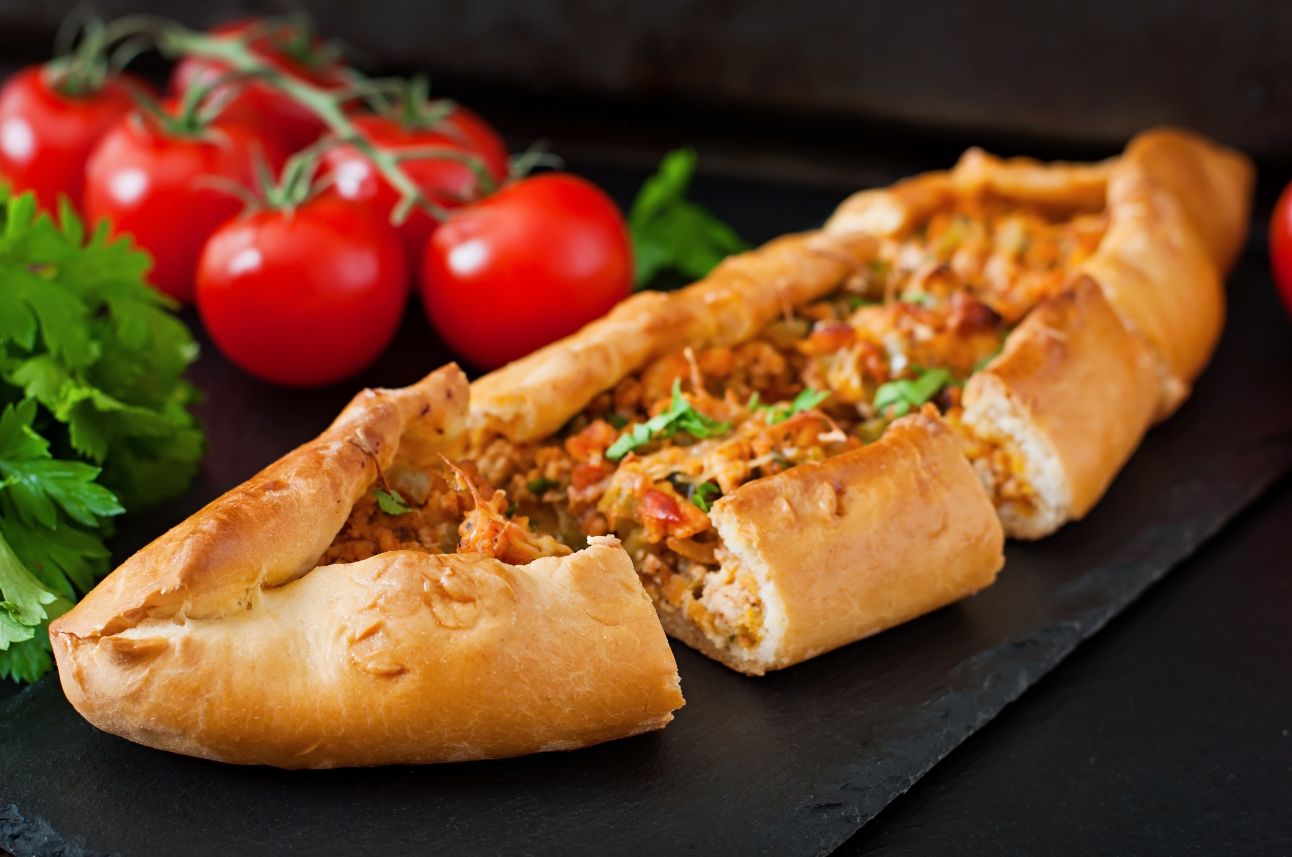 turkish-pide-traditional-food-with-beef-and-PXS7XFQ – Inspirationfeed