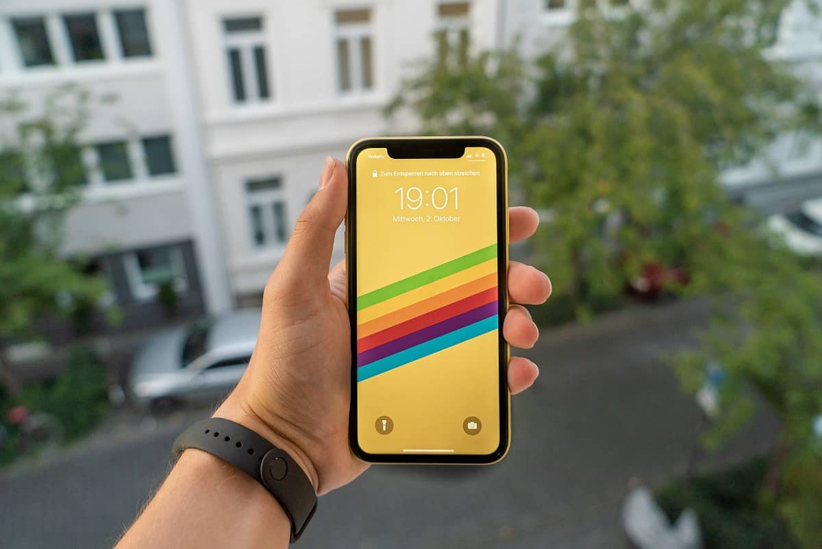 5 iPhone wallpapers that hide the screen notch and how to get them - CNET