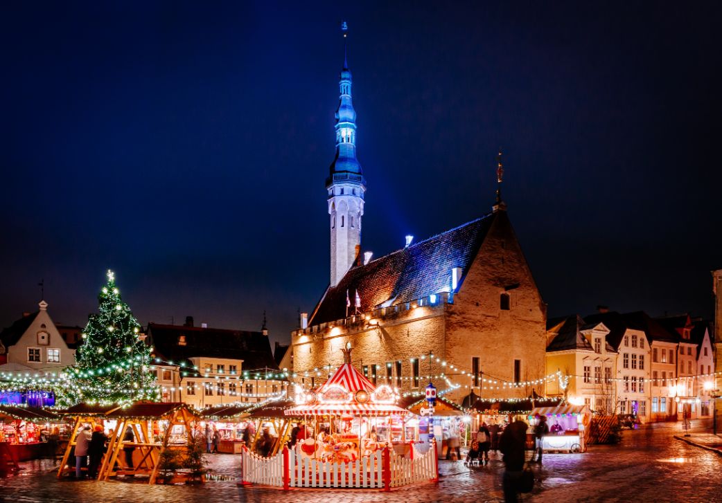 christmas-market-at-town-hall-square-in-the-old