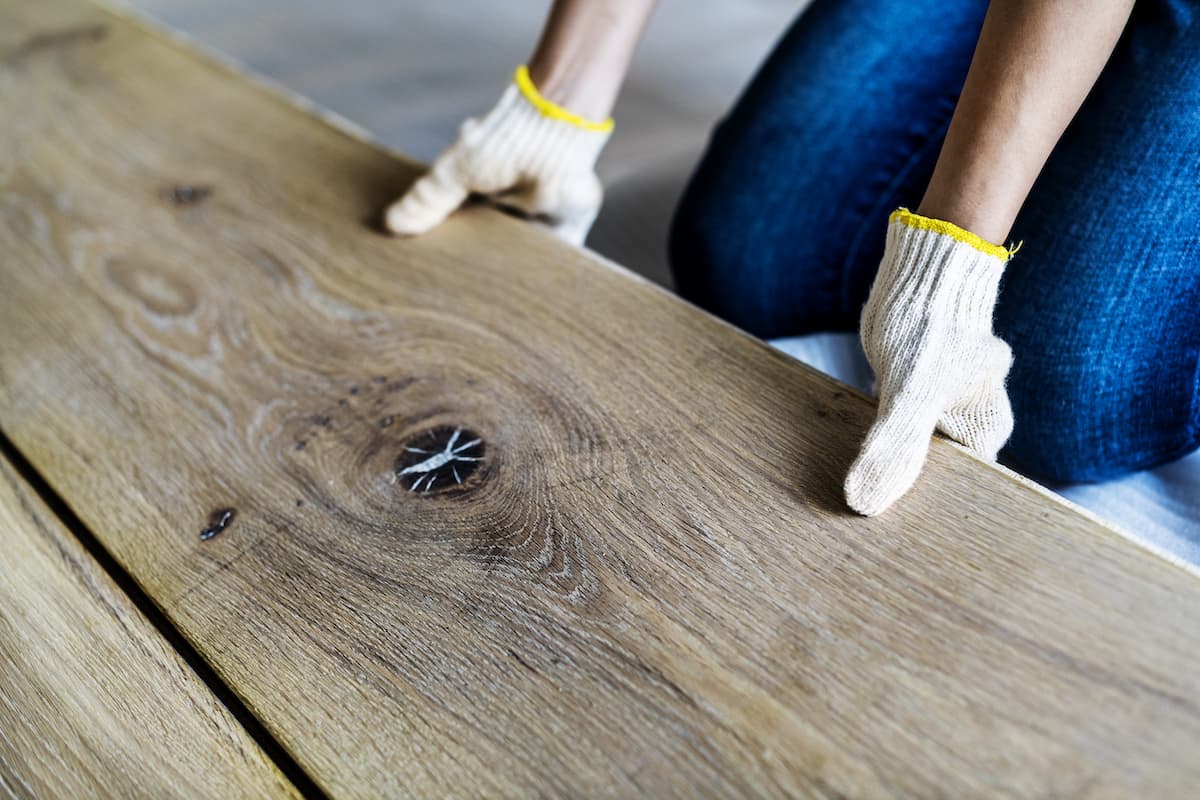 installing wooden floor
