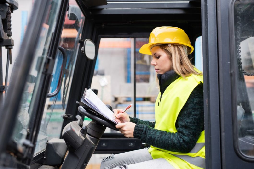 Woman Forklift Truck Driver In An Industrial Area Px2gxr3 Inspirationfeed