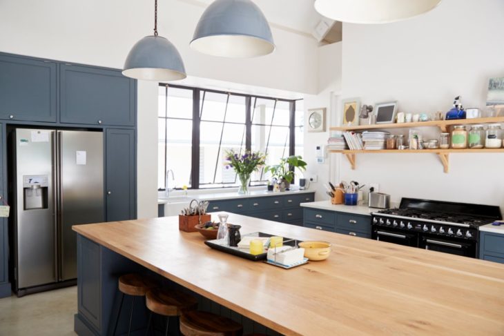 Choosing the right kitchen countertop edges for your small kitchen is a very important task. The right choice will bring your kitchen to life with elegant style and the illusion of more space. However, it is not easy, especially if you have never worked on a kitchen design before.