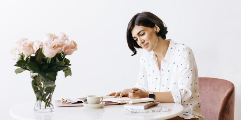 Business woman making a plan on a notebook