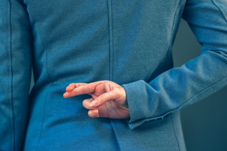 how to tell if someone is lying