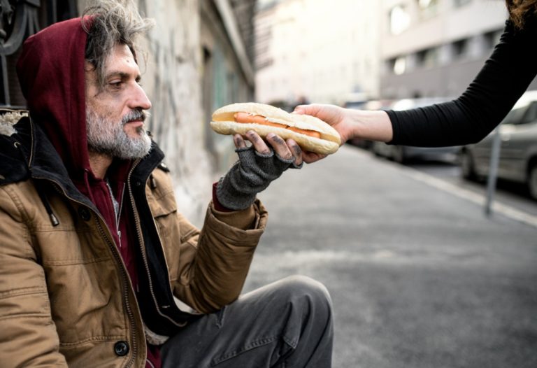 Examples Of Strangers 90 Random Acts of Kindness That You Do For Family, Friends, or ...