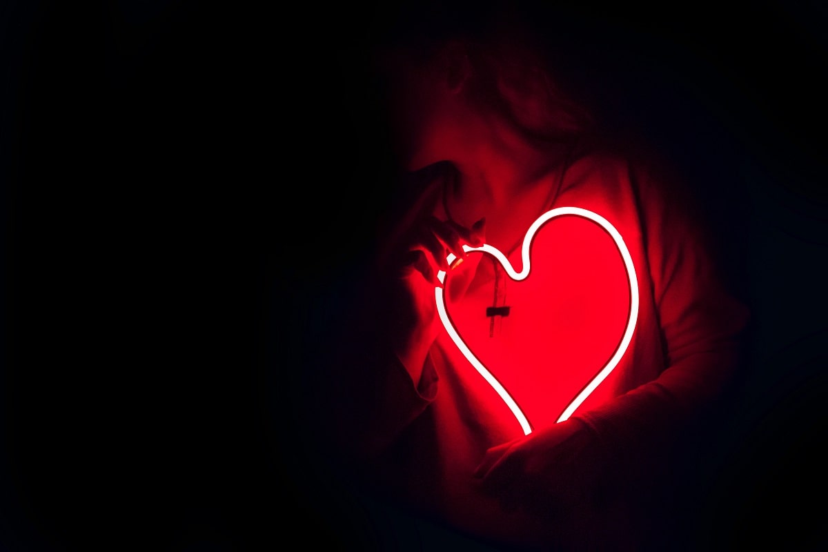 Red Heart In Black Background HD Black Aesthetic Wallpapers  HD Wallpapers   ID 45554