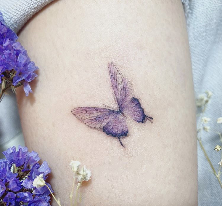 Татуировка фиолетовая бабочка