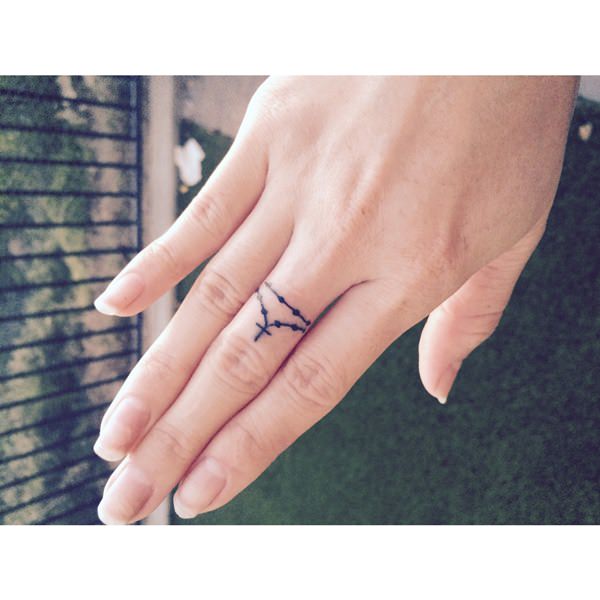 26 Unique and Traditional Wedding Ring Tattoos to Inspire You