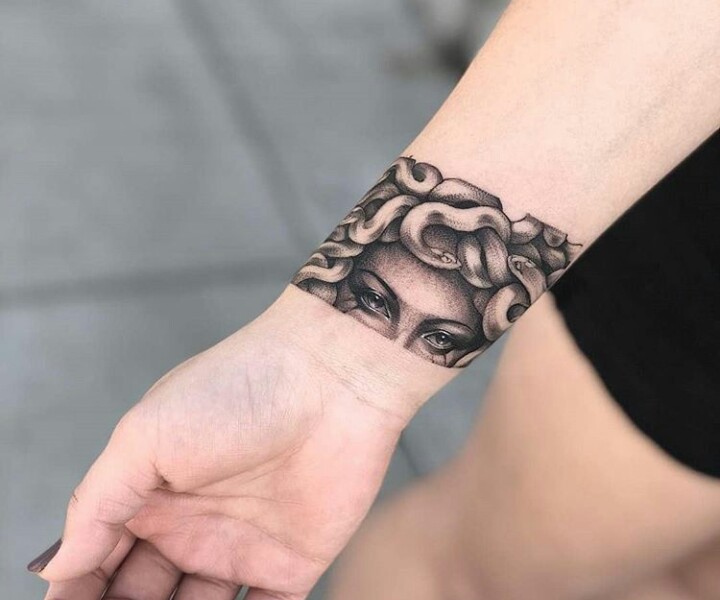 33 Magnifying Snake Tattoos On Wrist  Tattoo Designs  TattoosBagcom