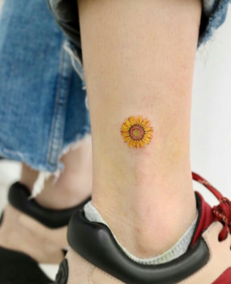 35 Beautiful Sunflower Tattoos for the Bright and Optimistic