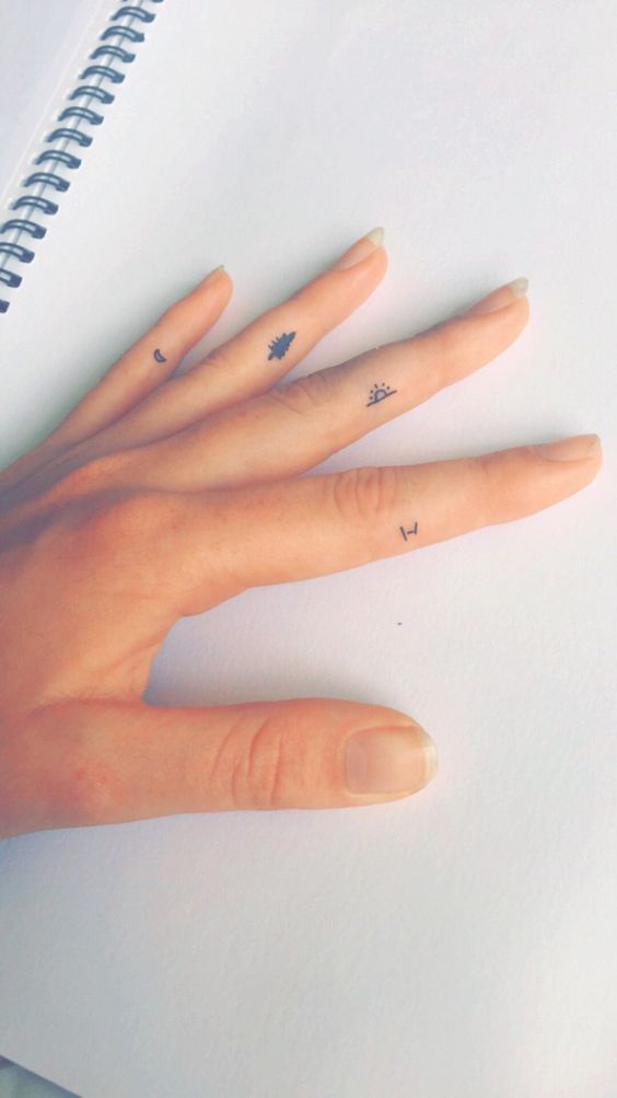 25 Finger Tattoos That Deserve Two Thumbs Up