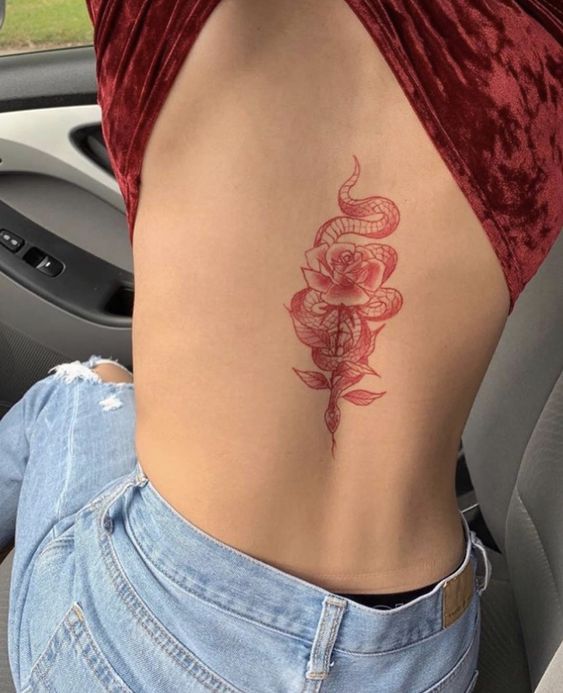 31 Beautiful Spine Tattoo Ideas for Women - Inspirationfeed