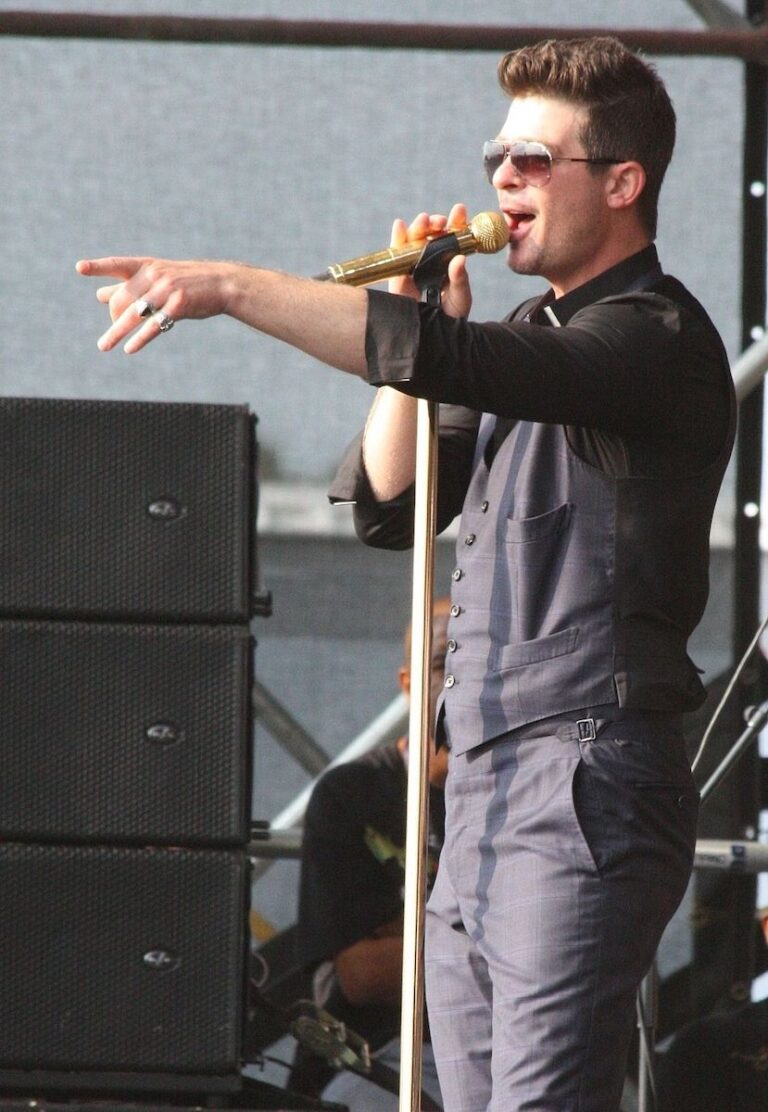 Robin Thicke’s Net Worth (Updated 2023) | Inspirationfeed