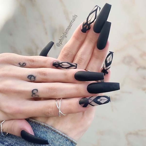 21 Trendy Ways to Wear Foil Nails in 2021 - StayGlam