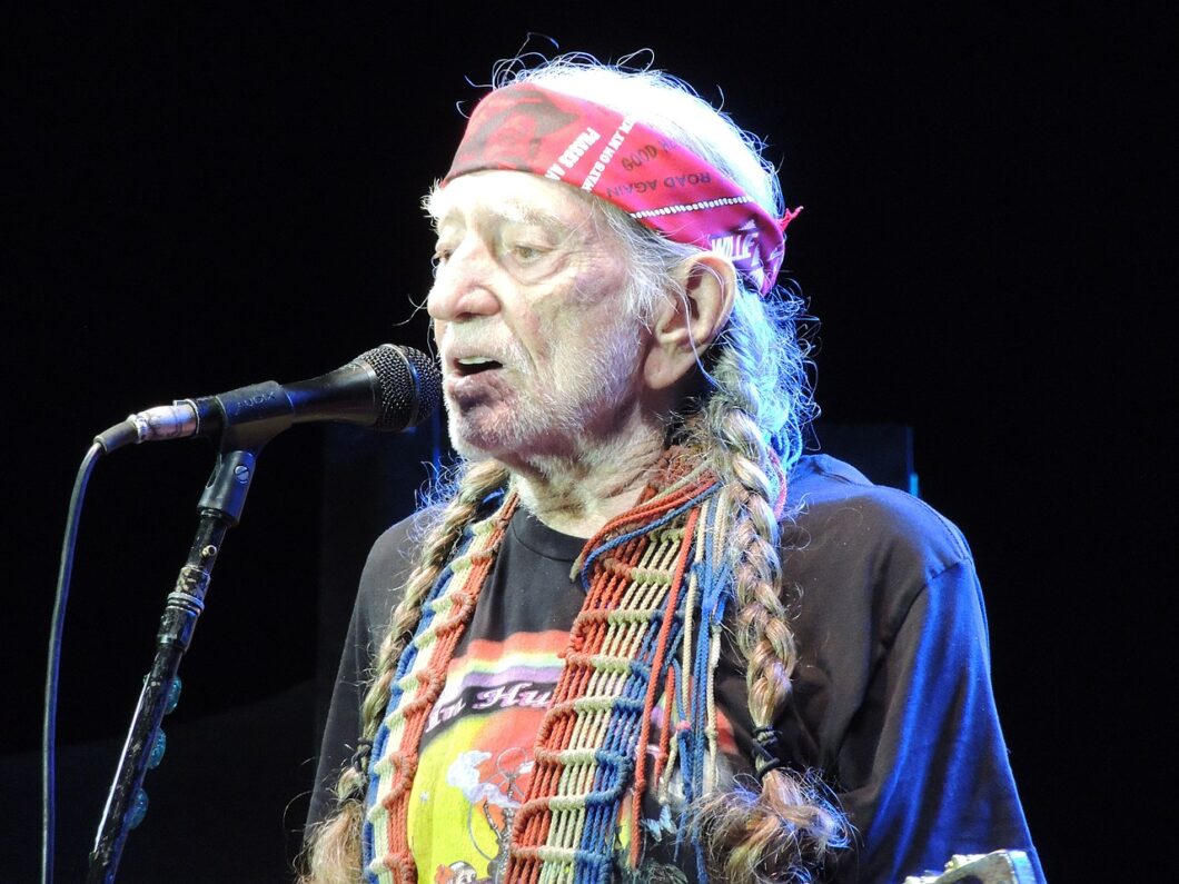 Willie Nelson's Net Worth (Updated 2023) Inspirationfeed