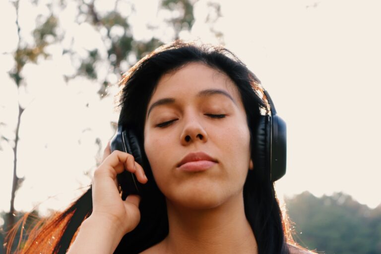 10 Best White Noise Apps to Block Distracting Ambient Sounds 10 Best White Noise Apps to Block Distracting Ambient Sounds